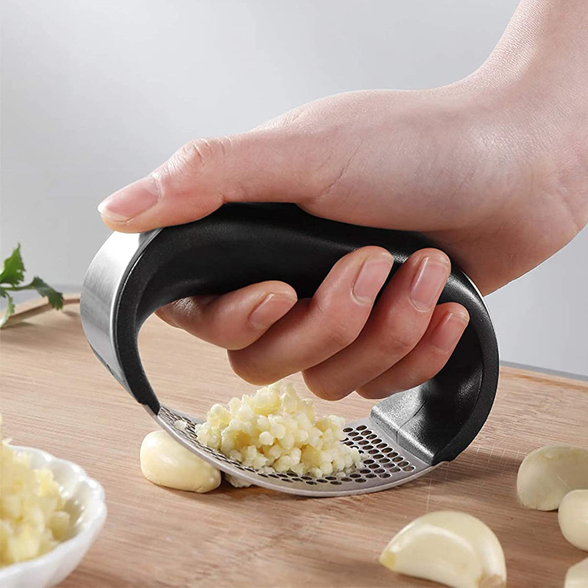 Stainless Steel Garlic Press Rocker with Silicone Peeler Y906851